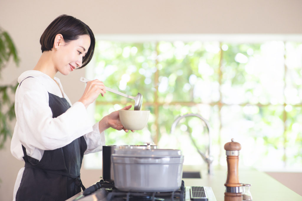 家事代行の料理サービスとは？頼める内容・料金相場・失敗しない依頼のコツ | タスカジプラス