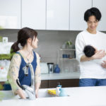 育休中の家事分担はどう決める？揉めないためのコツ、負担を減らす方法