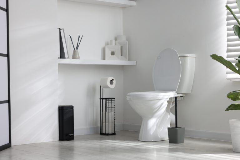 トイレの壁掃除の方法のおすすめは？｜汚れ別・素材別の落とし方と臭い予防を解説
